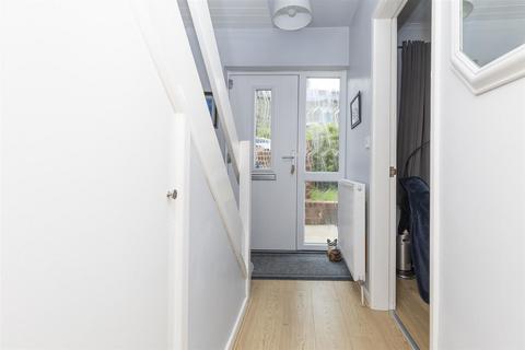 48 Ashfield Road, Greetland, Halifax, HX4 8HY