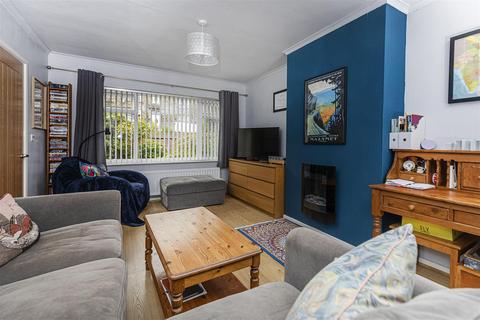 48 Ashfield Road, Greetland, Halifax, HX4 8HY