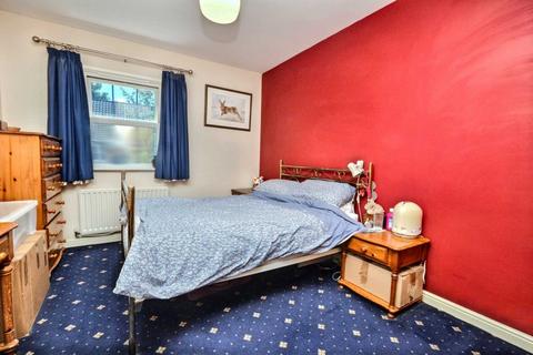 12 Armstrong House Bridgwater Close, Harnham, Salisbury, SP2 8PE