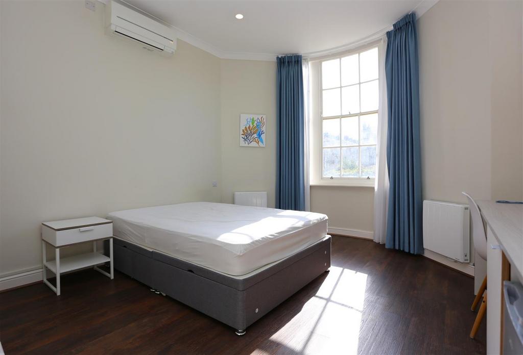 Room 171, 16-18 Regency Sq   (3).JPG