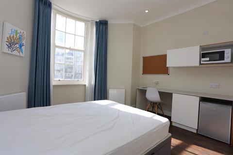 Studio to rent, Regency Square, Brighton