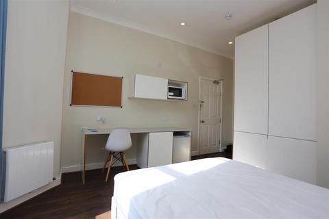 Studio to rent, Regency Square, Brighton