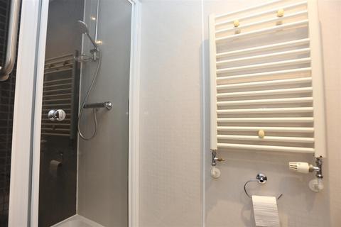 Studio to rent, Regency Square, Brighton