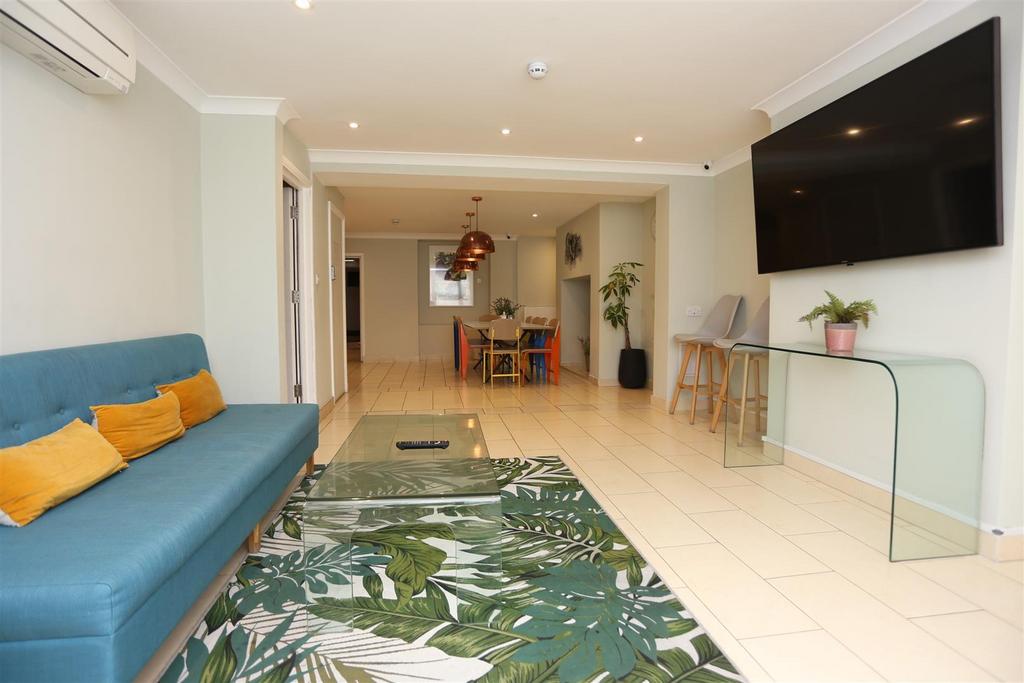 Q7 QVOgx1 QEi Fx Br JZx Mb VQ.jpg