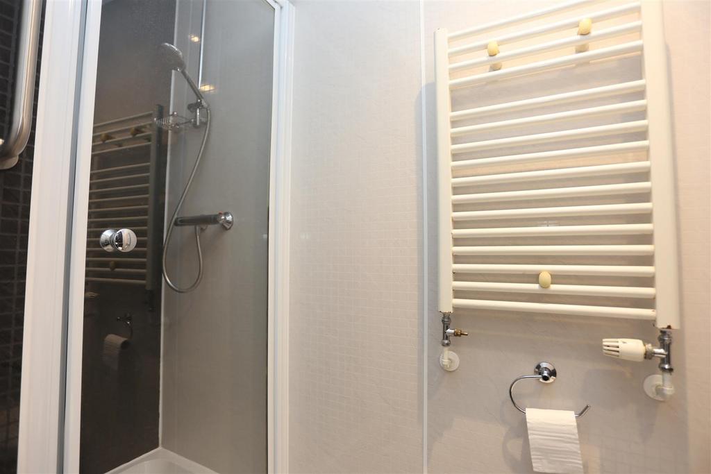 Room 171, 16-18 Regency Sq (1).JPG
