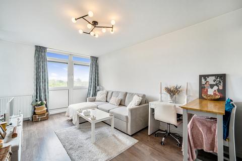 Flat 58, Greenfield House Tilford Gardens, London, SW19 6DN