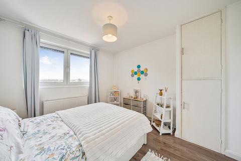 Flat 58, Greenfield House Tilford Gardens, London, SW19 6DN