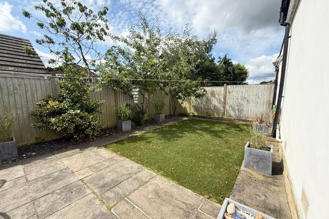 3 bedroom semi-detached house to rent, Otley Road, Bingley, West Yorkshire, BD16