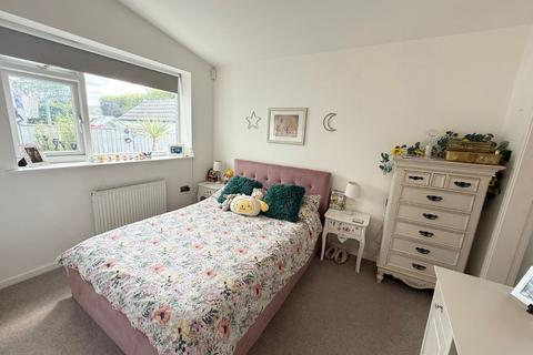 3 bedroom semi-detached house to rent, Otley Road, Bingley, West Yorkshire, BD16