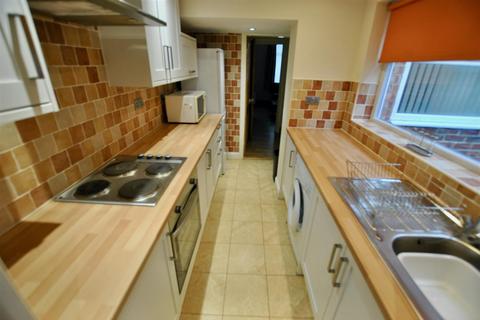 2 bedroom terraced house to rent, Park View, Langley Moor, Durham