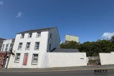 undefined, 4 Victoria Road, Milford Haven, Pembrokeshire. SA73 3AB