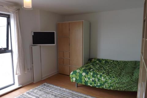 Studio to rent, Lincoln Gate, Red Bank, Manchester M4 4AD