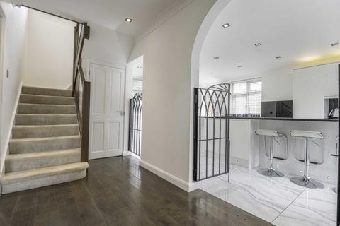 undefined, Deacons Hill Road, Elstree