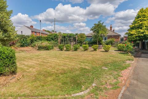 4 bedroom detached bungalow for sale, Highgate Lane, Lepton, Huddersfield, HD8 0HA