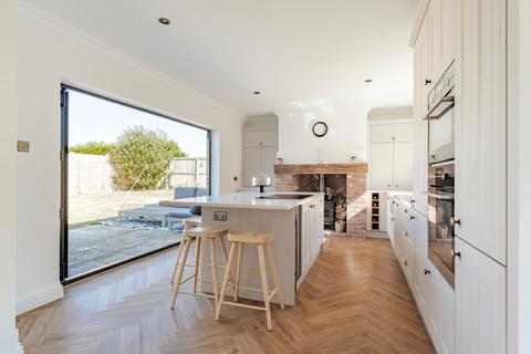 5 bedroom detached bungalow for sale, Chapel Street, Barford