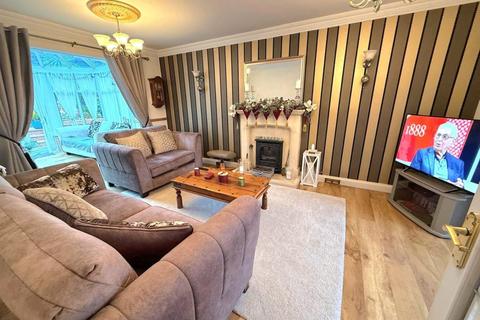 5 bedroom detached house for sale, Primula Close, Northampton NN3