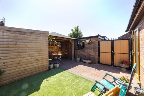 1 Hall View, Messingham, Scunthorpe, DN17 3TD