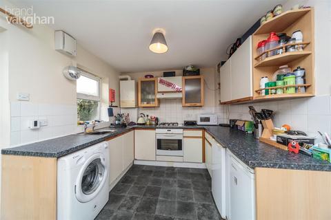 4 bedroom terraced house to rent, Bear Road, Brighton BN2