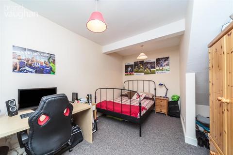 4 bedroom terraced house to rent, Bear Road, Brighton BN2