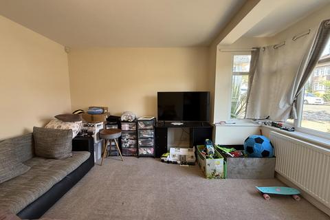 3 bedroom semi-detached house to rent, 3 Bedroom Family Home - Edgware HA8