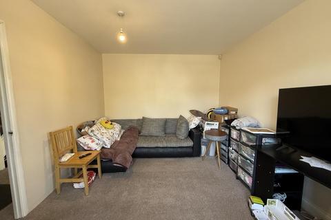 3 bedroom semi-detached house to rent, 3 Bedroom Family Home - Edgware HA8