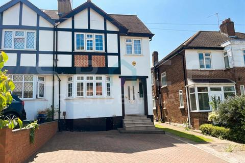 27 Riverdene, Edgware, HA8 9TA