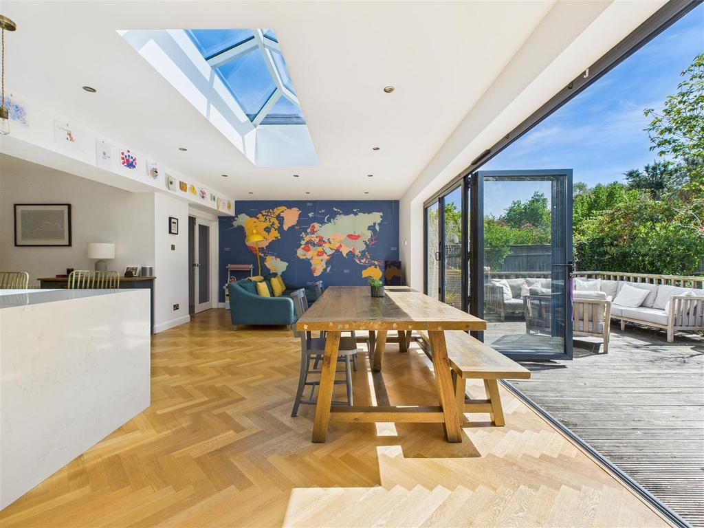 CAM05251 G0-PR0029-STILL011.jpg