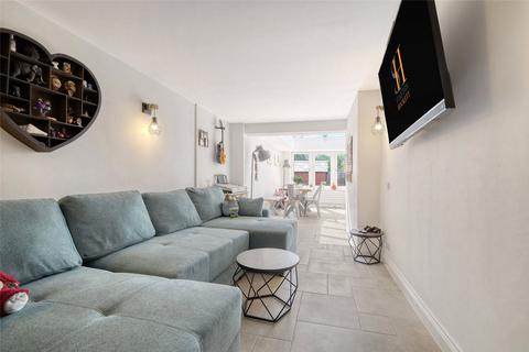 24 Cheshunts, Basildon, SS13 3NJ