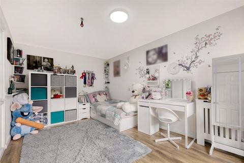 24 Cheshunts, Basildon, SS13 3NJ