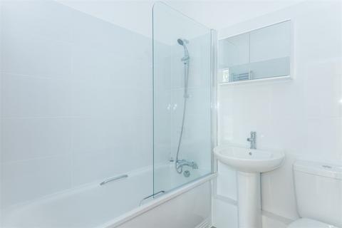 1 bedroom apartment to rent, Hayes End Road, Springfield House Hayes End Road, UB4