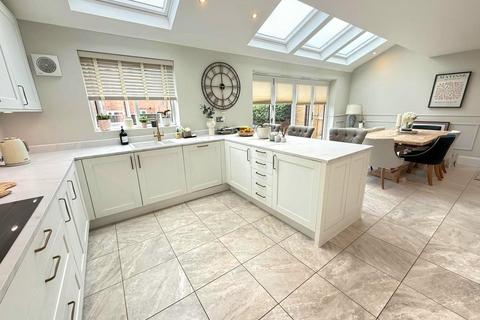 4 bedroom detached house for sale, West Street, Northampton NN5