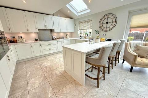 4 bedroom detached house for sale, West Street, Northampton NN5