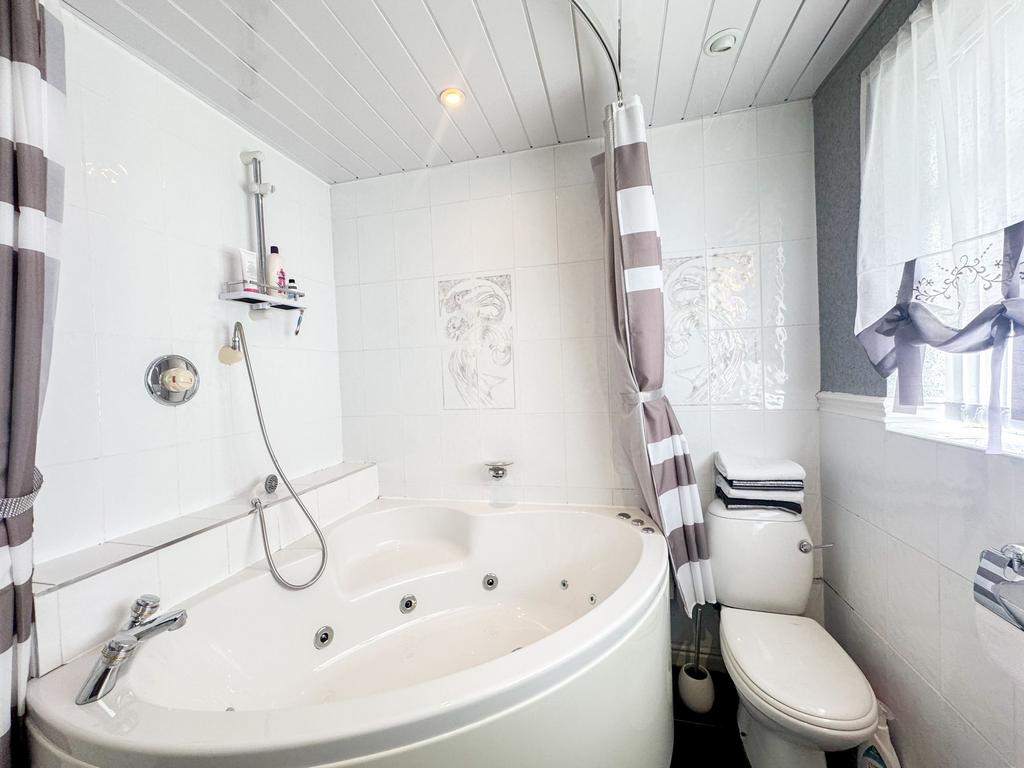 Large family bathroom