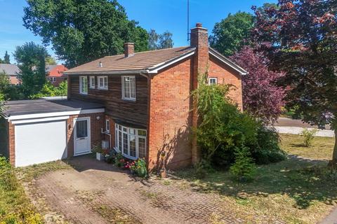4 bedroom detached house for sale, Auclum Close, Burghfield Common