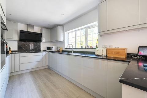4 bedroom detached house for sale, Auclum Close, Burghfield Common