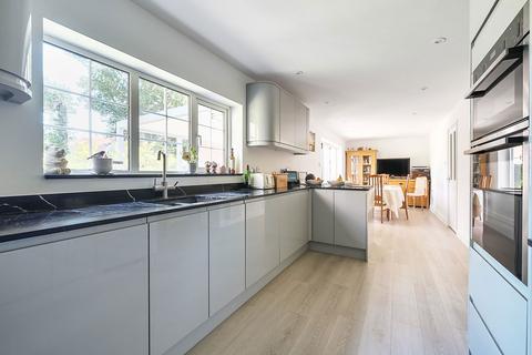 4 bedroom detached house for sale, Auclum Close, Burghfield Common