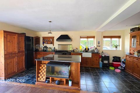 5 bedroom detached house for sale, Sandy Bank, Nr Whitchurch