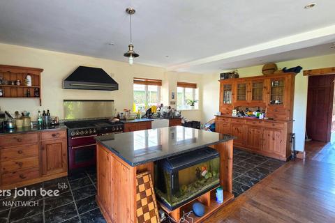 5 bedroom detached house for sale, Sandy Bank, Nr Whitchurch