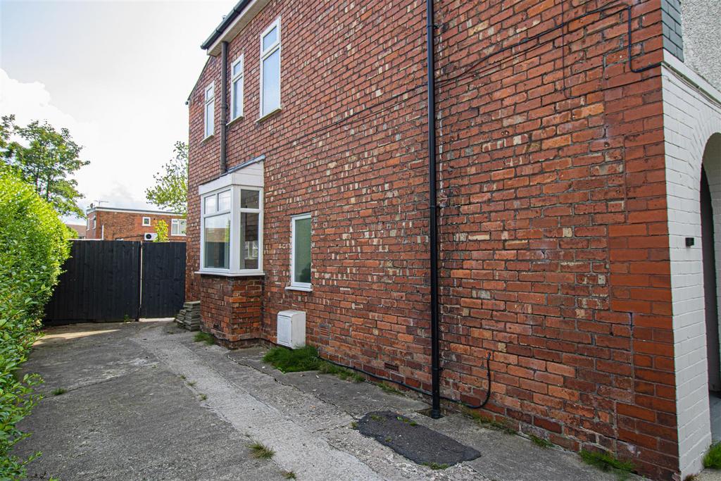 Front Aspect - Driveway
