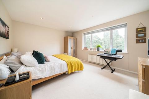 2 bedroom flat to rent, Emmanuel Road, London SW12