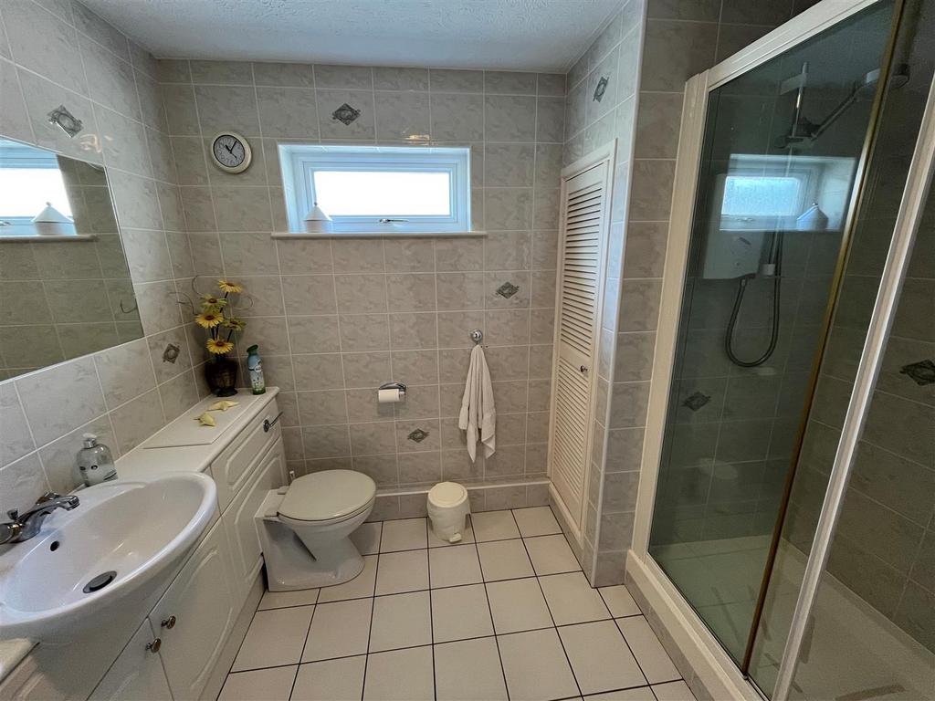 Shower Room.jpg