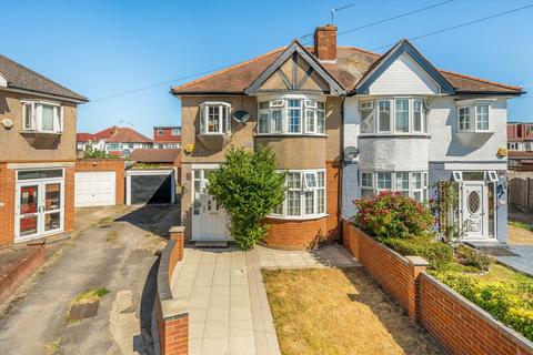 116 Catherine Gardens, Hounslow, TW3 2PW