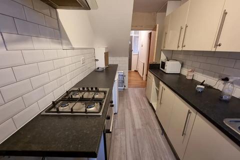 3 bedroom terraced house to rent, Wilmington Gardens, Barking IG11