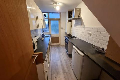 3 bedroom terraced house to rent, Wilmington Gardens, Barking IG11