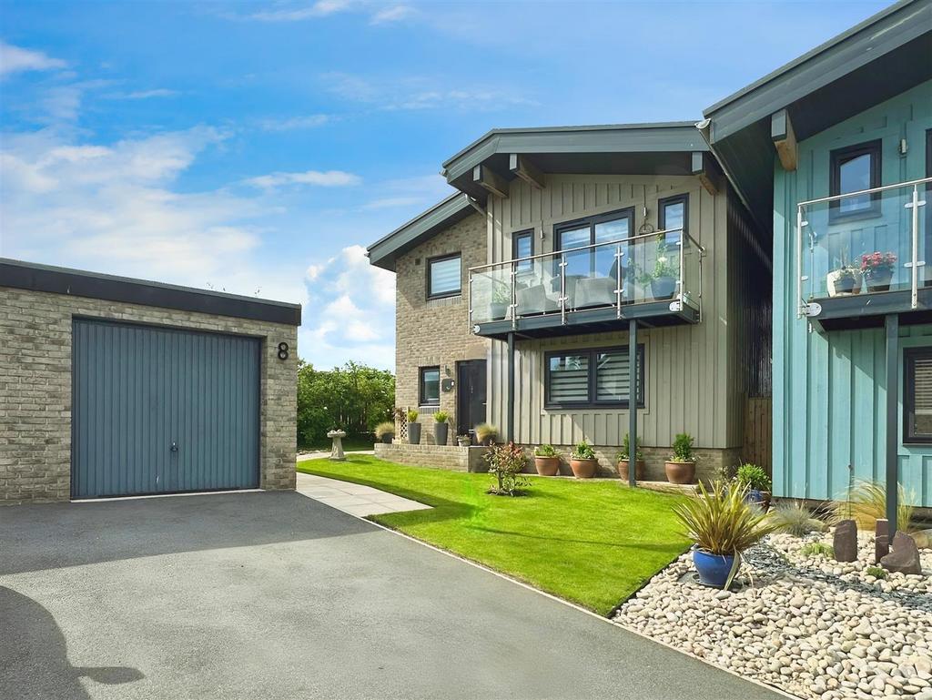 GARAGE &amp; PARKING