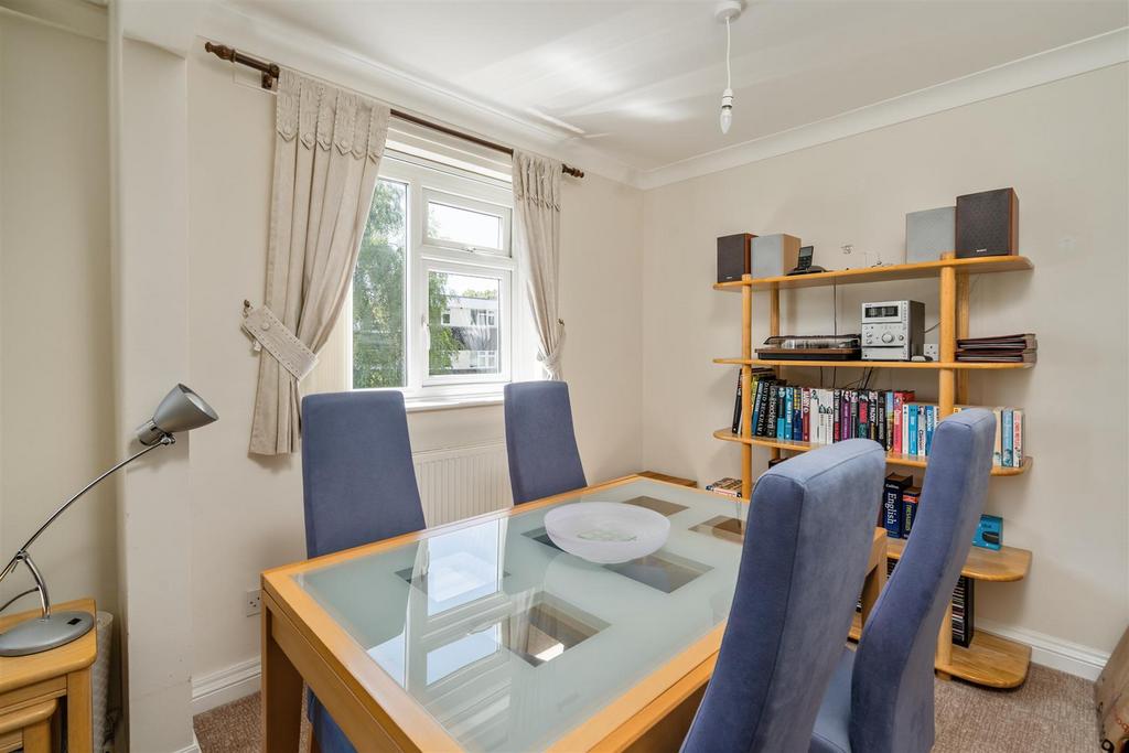 5 Albany Gardens 3.jpg