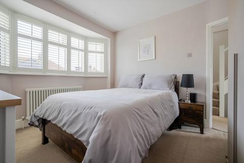 undefined, Lincoln Avenue, Twickenham TW2