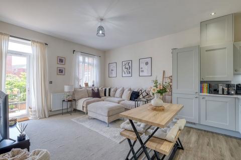 2 bedroom flat for sale, Gorcott Lane, Shirley, B90