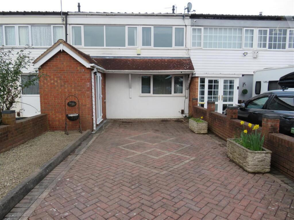 118 Anglesey Avenue - frontage.jpeg