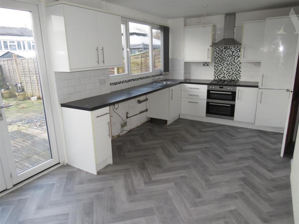 118 Anglesey Avenue - kitchen.jpeg